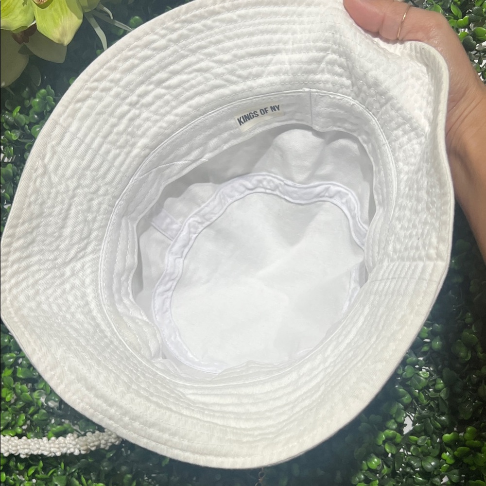 Kings Of New York White 'New York Nutritional Facts' Bucket Hat OS - Picture 4 of 5